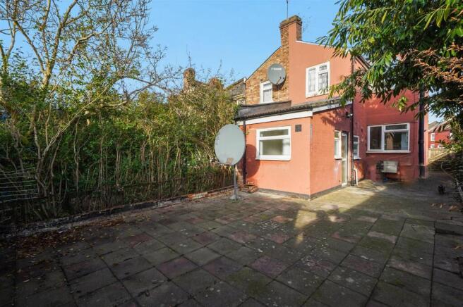 Gardenn & rear area