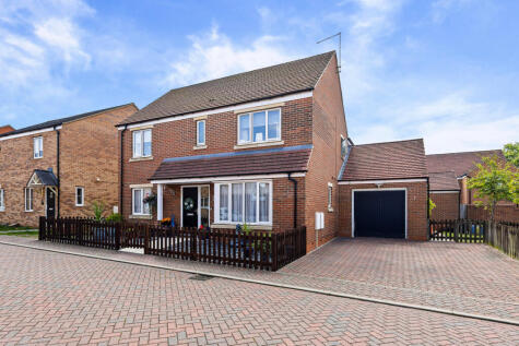 Crestwood Close, Northampton, NN3