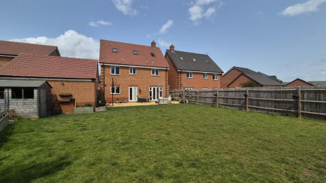 Spitfire Road, Southam, CV47