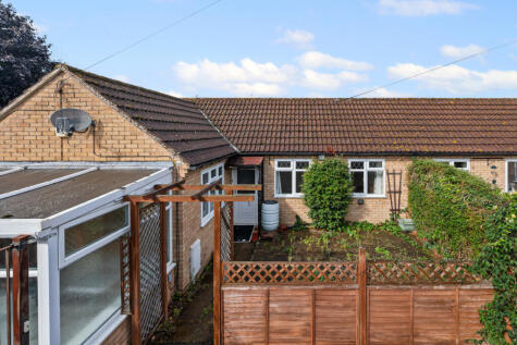 Spencer Street, Burton Latimer, NN15