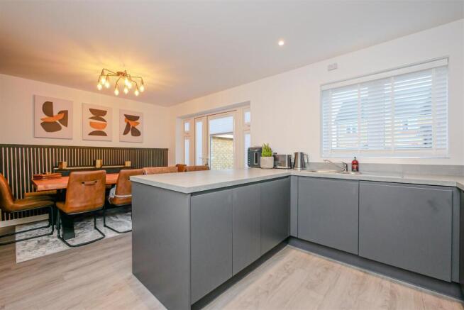 KITCHEN/DINER