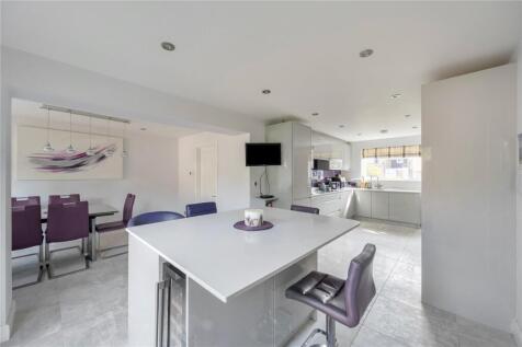 Muirfield Road, Goldsworth Park, Woking, Surrey, GU21