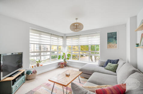 Tudor Way, Knaphill, Woking, Surrey, GU21