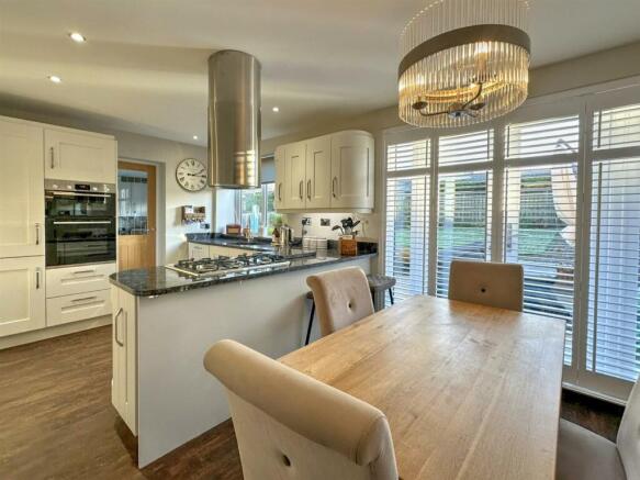KITCHEN DINER