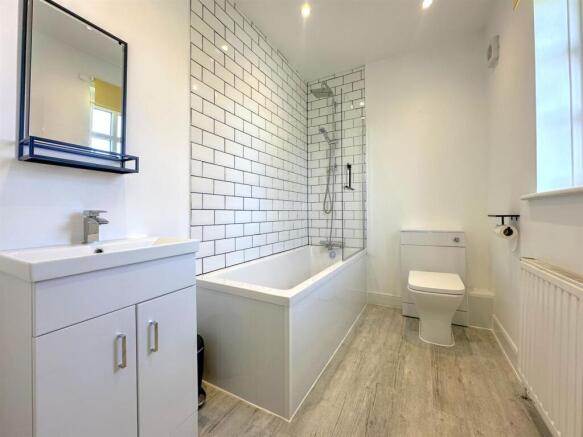 BATHROOM/WC