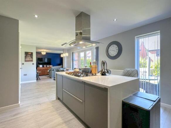 OPEN PLAN KITCHEN DINER