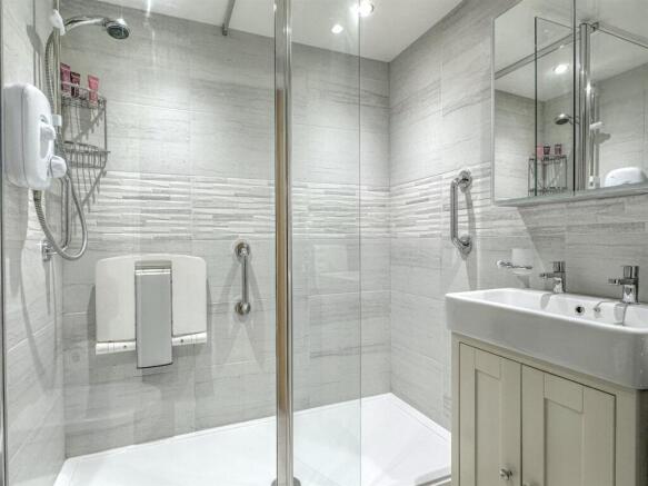 SHOWER ROOM/WC