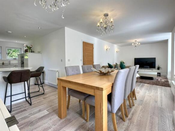 OPEN PLAN LOUNGE & KITCHEN DINER