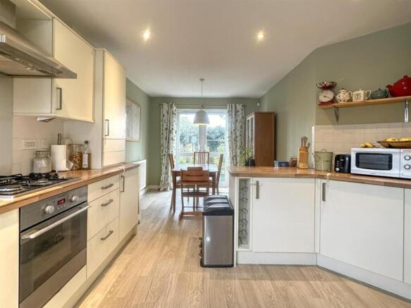 KITCHEN DINER
