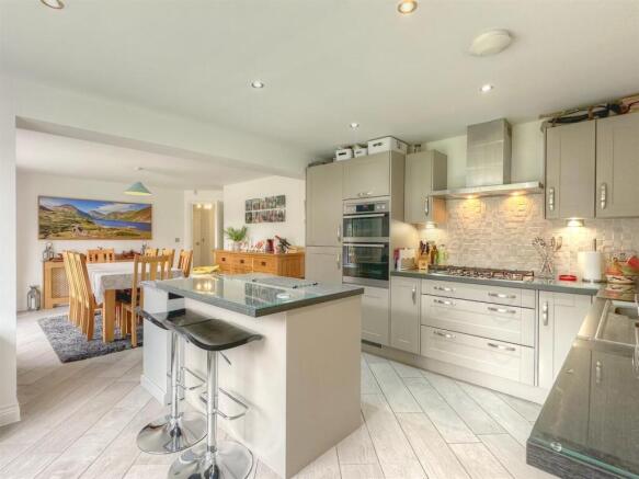 OPEN PLAN KITCHEN DINER