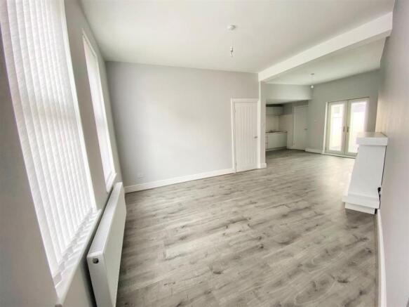 Changing The Look Of Standard Exhibition Booths Giving Show A Standard Look And Feel Emphasising Corporate Ide Exhibition Display Exhibition Stand Exhibition