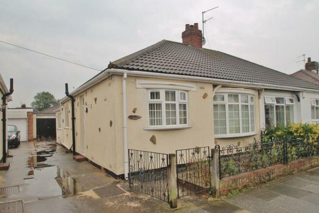 2 bedroom detached bungalow  for sale Ormesby