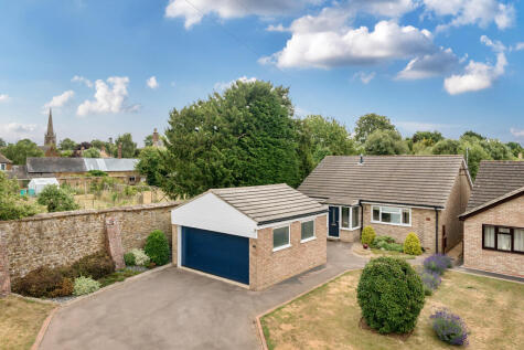 Cherrys Close, Bloxham, OX15