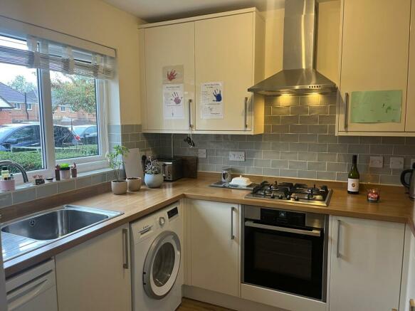 FITTED KITCHEN