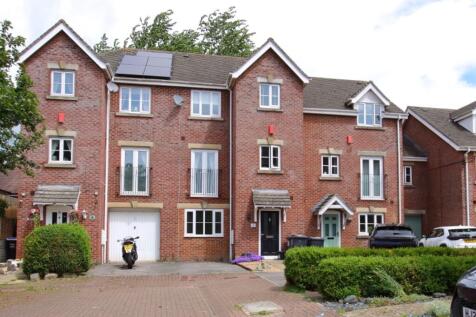 **HUGE TOWNHOUSE**Rawlings Court, Andover Road, SP11