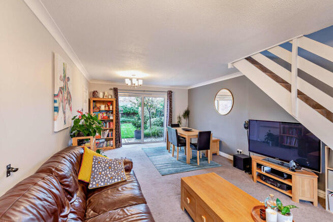 8626392-interior0...