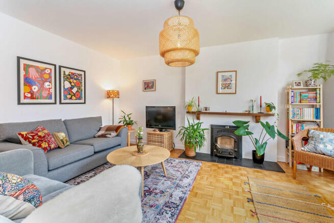 8641498-interior1...