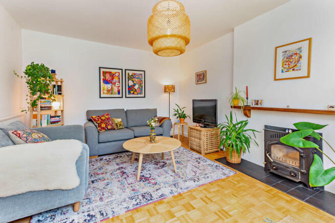 8641498-interior1...