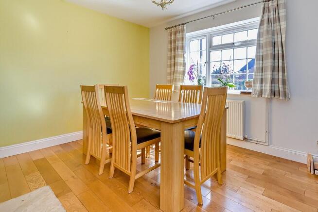 8639452-interior1...