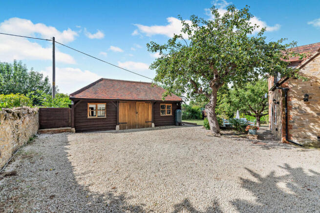 8658537-exterior0...