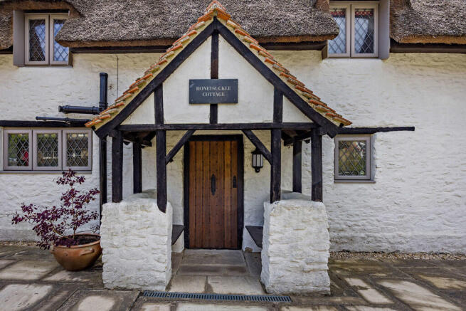 8649775-exterior0...