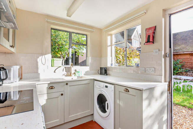 8668997-interior0...