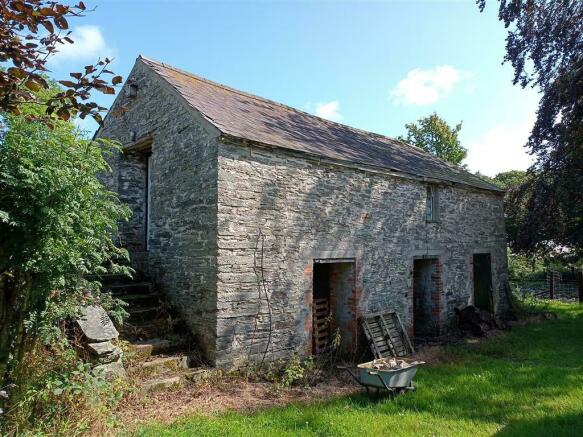 Stone Outbuilding With Potential