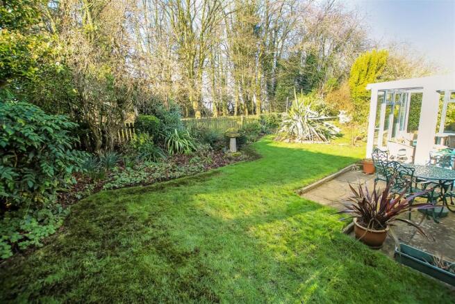 Rear Garden (2).jpg