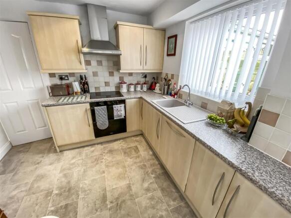 Kitchen (2).jpg