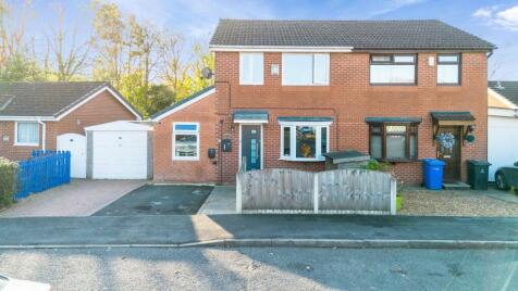 Langland Close, Callands, WA5