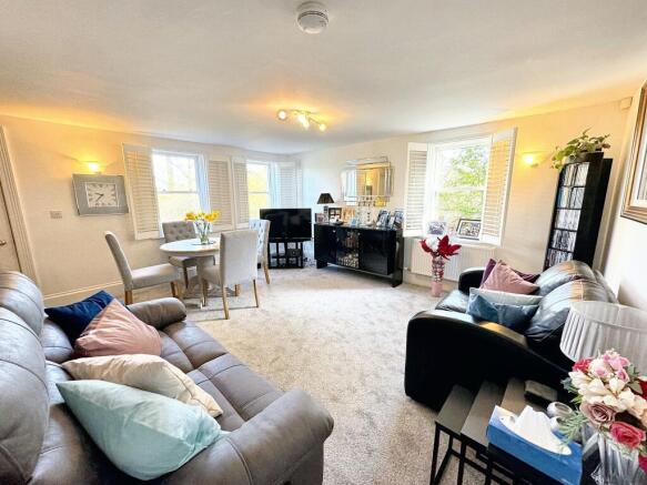 Lounge/Dining Room