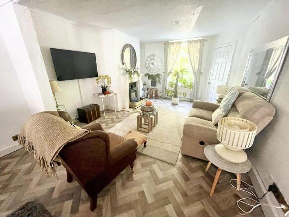Lounge-Dining Room