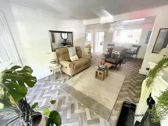 Lounge-Dining Room