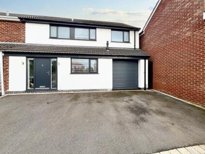 Alkrington Close, Bury, BL9