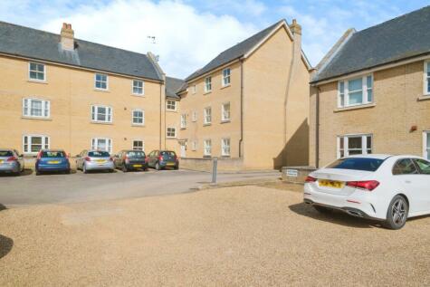 Ely - 3 bedroom flat for sale