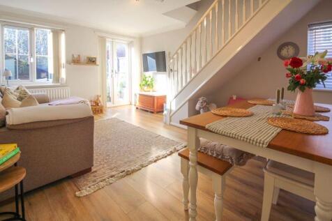 Hawkinge - Offers in Excess of £260,000