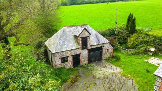 Outbuilding/ stables