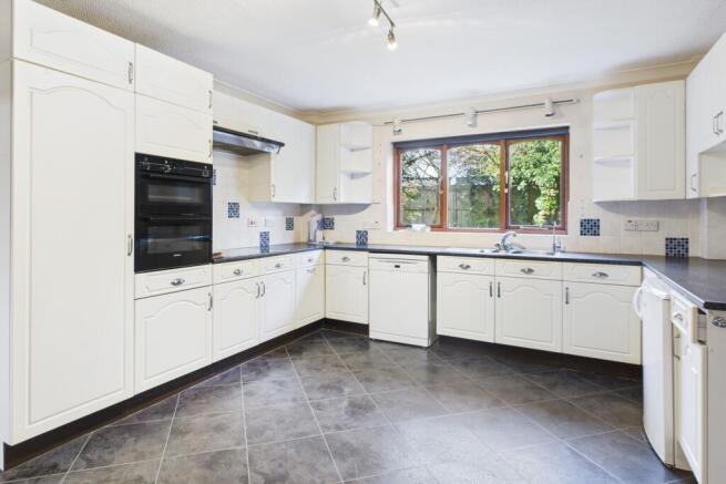 CAM02519G0-PR0365-STILL003