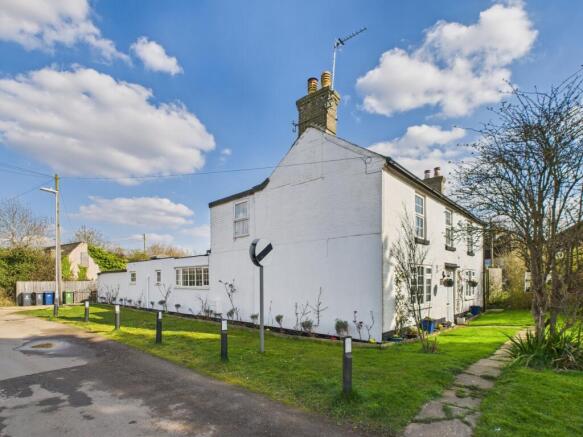 CAM02519G0-PR0243-STILL010