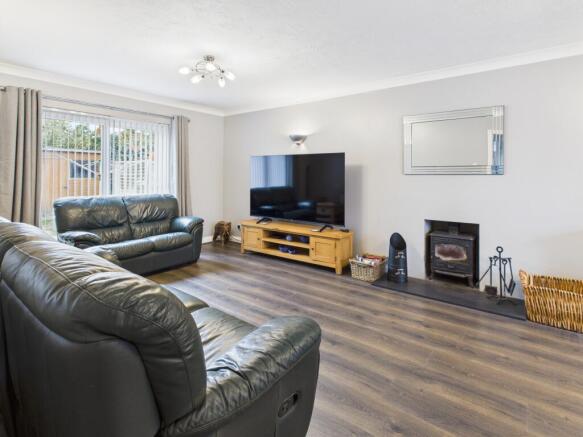 CAM02519G0-PR0325-STILL018