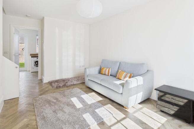 CAM02519G0-PR0335-STILL008