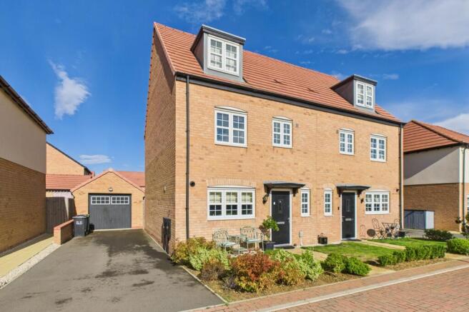 CAM02519G0-PR0340-STILL002