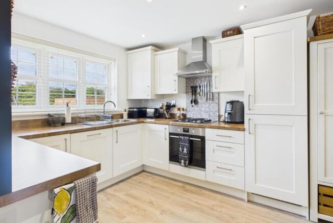 CAM02519G0-PR0342-STILL013