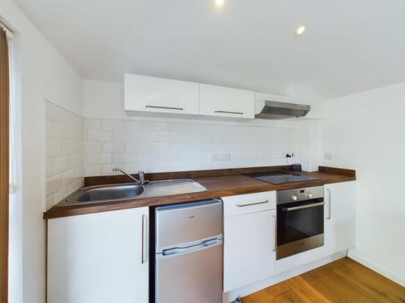 CAM02545G0-PR0056-STILL008