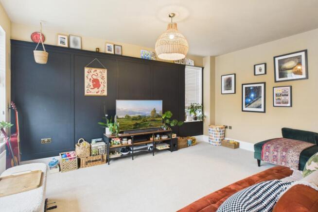 CAM02519G0-PR0351-STILL004