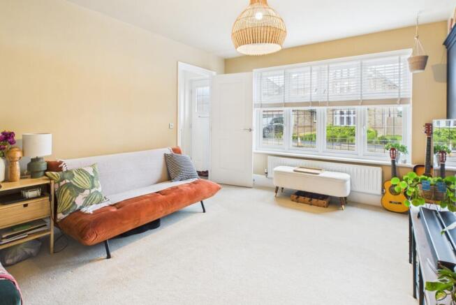 CAM02519G0-PR0351-STILL005