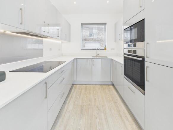 CAM02545G0-PR0471-STILL009