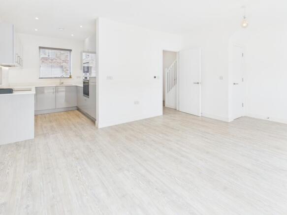 CAM02545G0-PR0471-STILL008