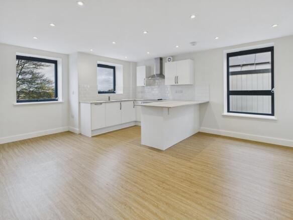 CAM02519G0-PR0353-STILL005