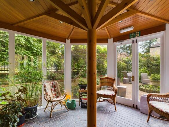 CAM02519G0-PR0007-STILL008